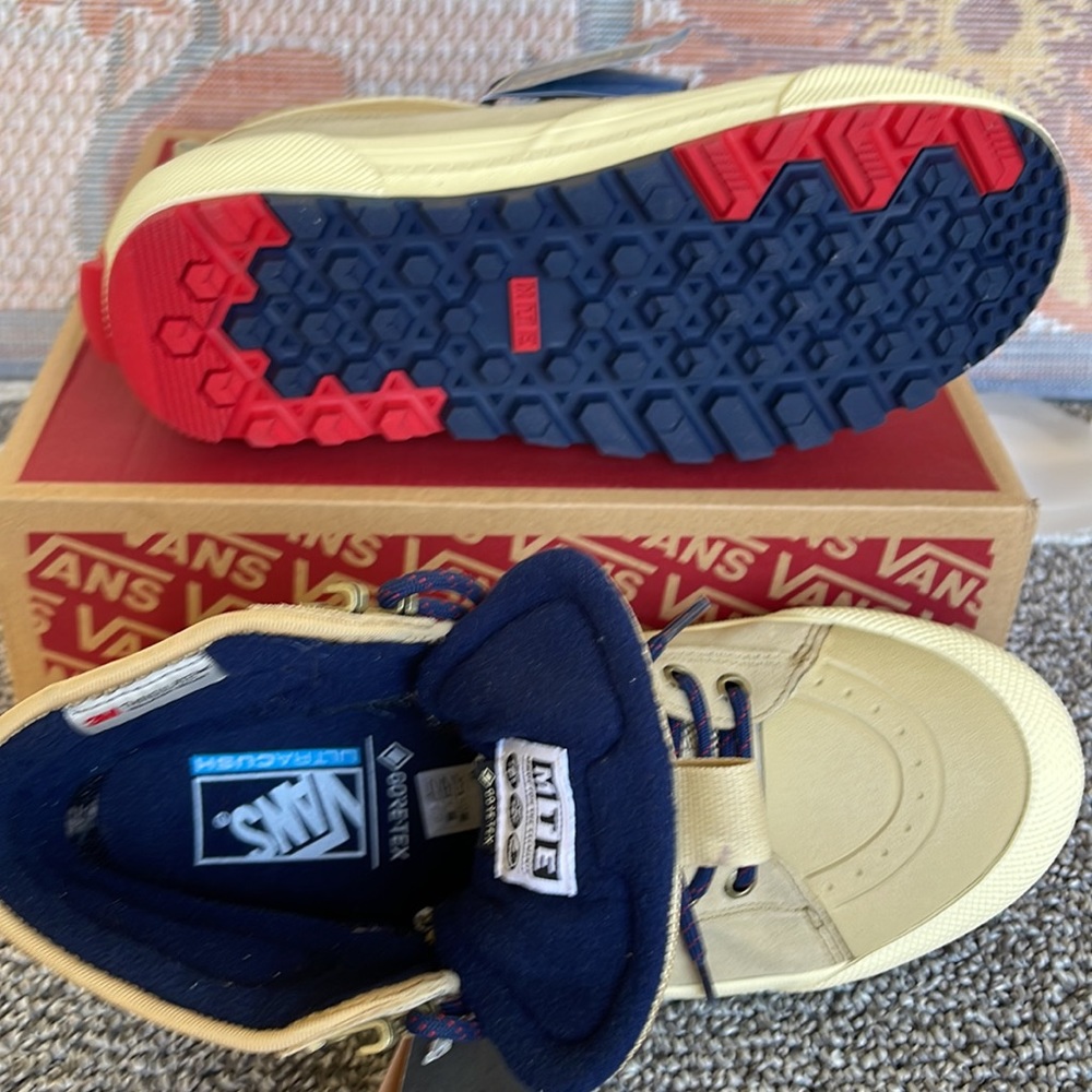 Vans WMNS Sk8-Hi Gore-Tech
Taos Taupe
VN0A5111YUU
Boots - Picture 4 of 16